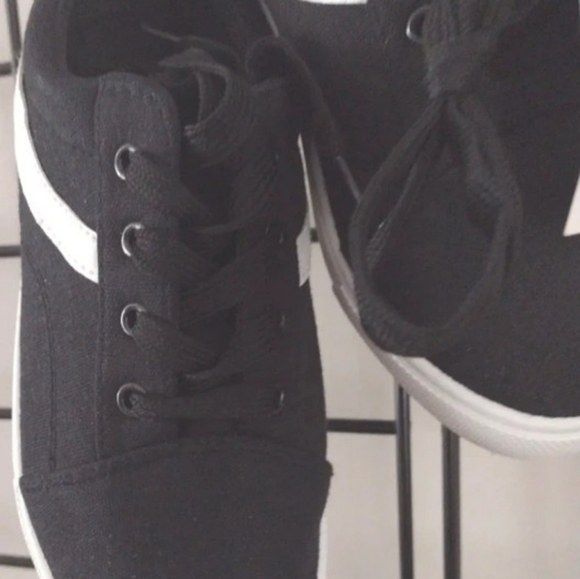 Kids New Black/White Canvas Sneakers Size 4 - Picture 4 of 4